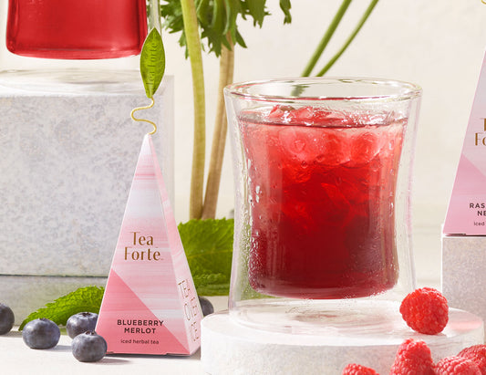 Iced Blueberry Merlot Tea in a POOM glass with infuser