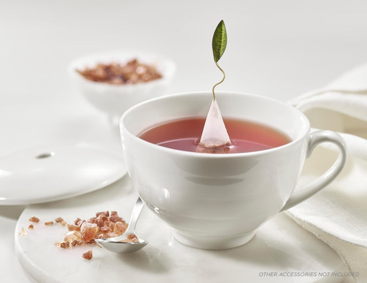 Café Cup with lid off, steeping a pyramid infuser, sugar on side